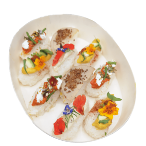 Assortiment végétal de nigiris sushis avec des produits d’exception, frais et de saison pour retrouver le goût du jardin